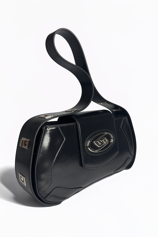 The Downtown Bag by AYZAHD isolates the midnight depth of Obsidian Veil on its grained oiled soft calfskin. A sculptural silhouette designed in Dubai with quiet, uncompromising intention.