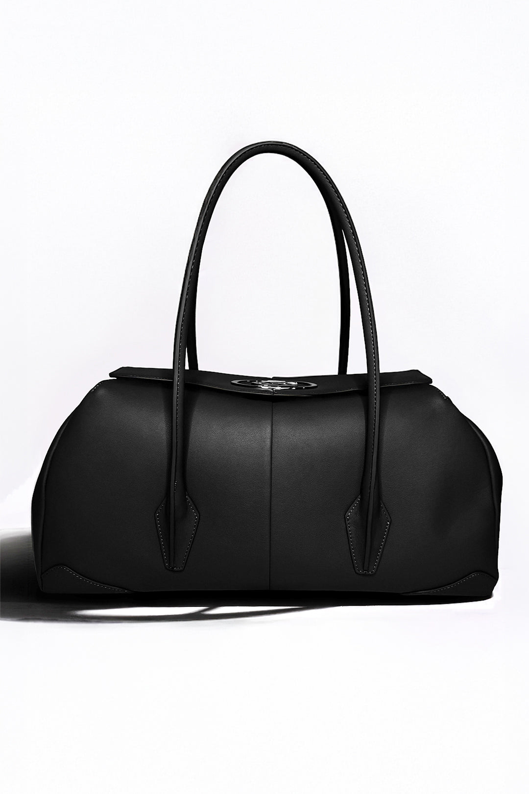 AYZAHD Boulevard Large luxury handbag handcrafted in Dubai. Exclusive alternative to Chanel, Louis Vuitton, and Bottega Veneta for Ounass, Level Shoes, Galeries Lafayette, and Harrods shoppers.