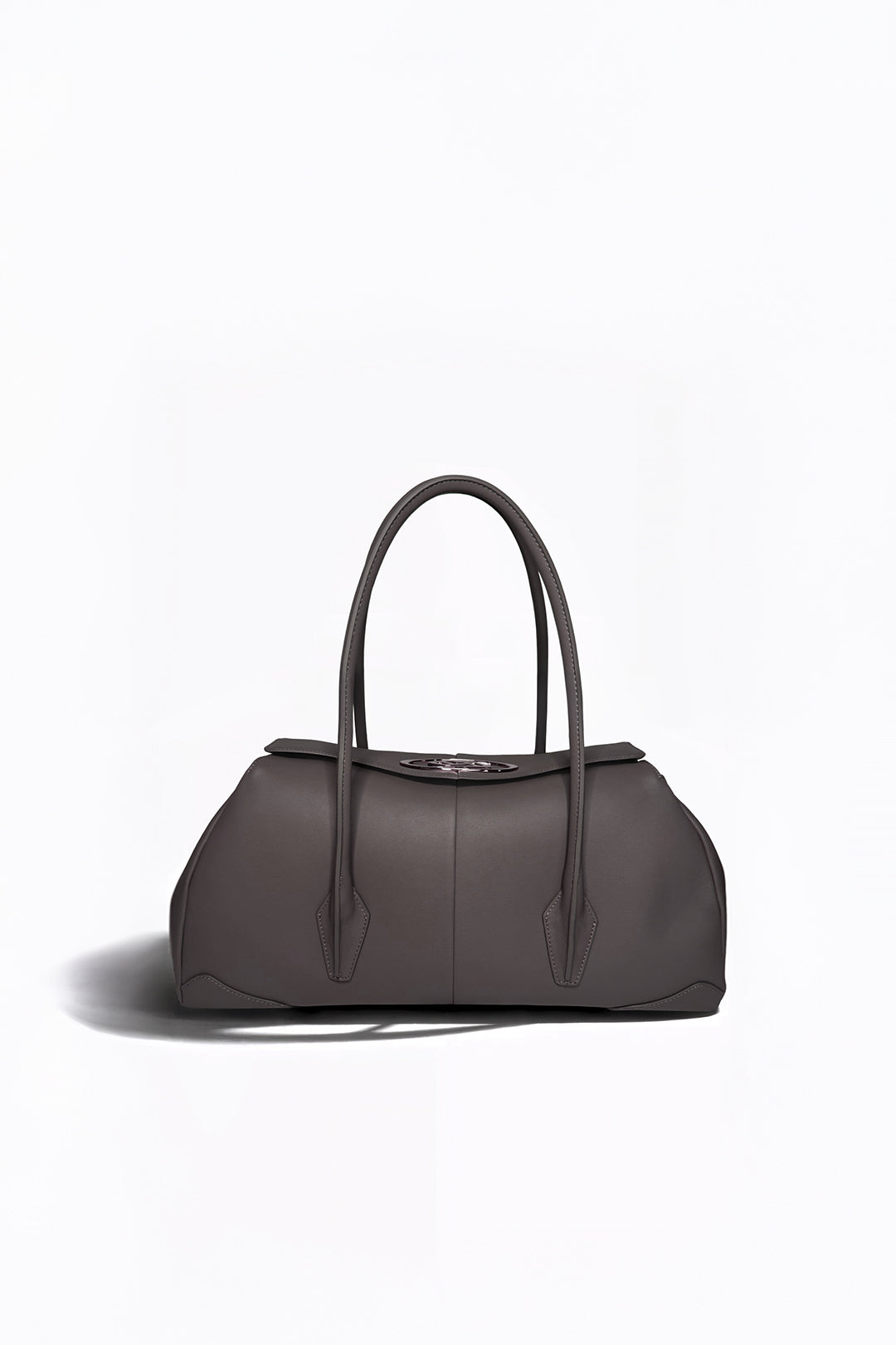 AYZAHD Boulevard Small luxury handbag handcrafted in Dubai. Exclusive alternative to Chanel, Louis Vuitton, and Bottega Veneta for Ounass, Level Shoes, Galeries Lafayette, and Harrods shoppers.