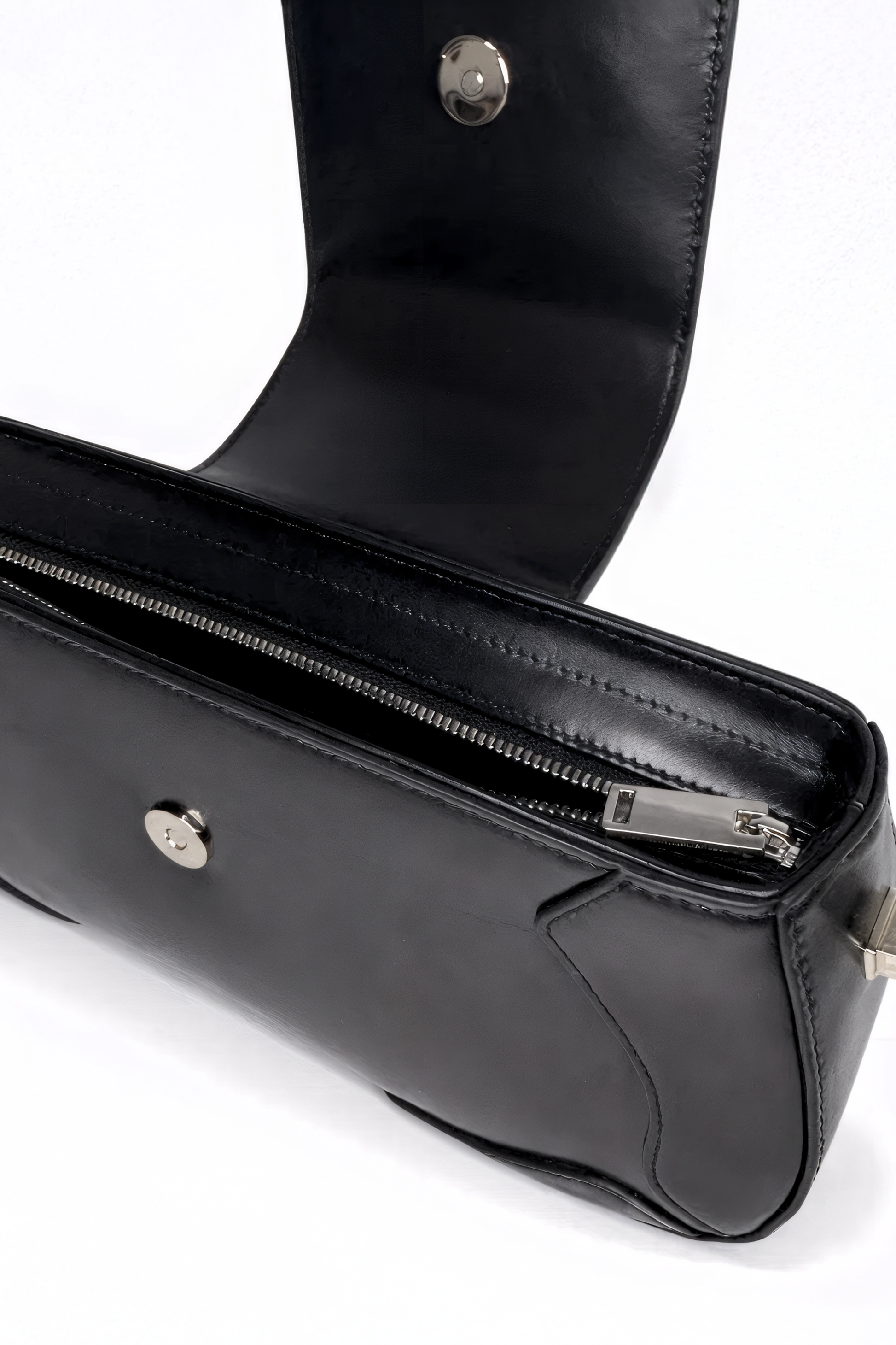 Uncompromising precision in every curve. The Downtown Bag by AYZAHD highlights the striking contrast of futuristic design and the rich, organic texture of Obsidian Veil grained oiled soft calfskin. Designed in Dubai for the avant-garde.